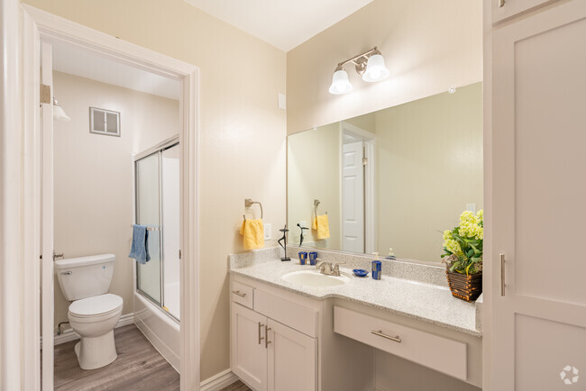 Interior Photo - Mountainview Venture
