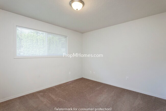 Building Photo - 15535 NE Glisan St