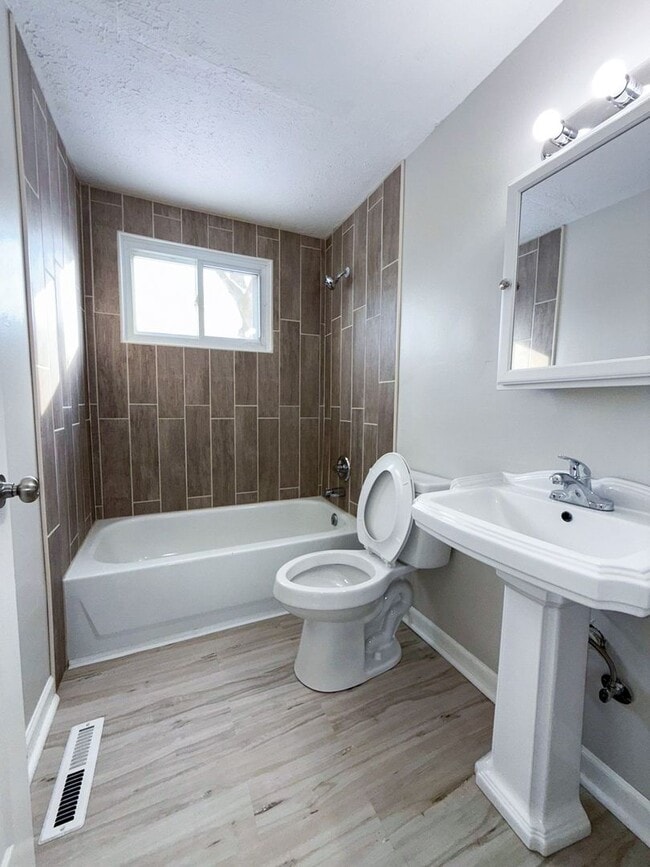 Building Photo - Newly Renovated 3BR Home on a Quiet Cul-de-Sac | Spacious Yard & Basement