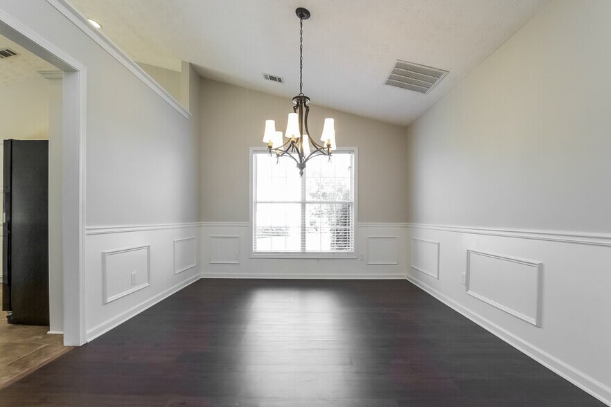 Building Photo - 2585 Fairmont Park Ct