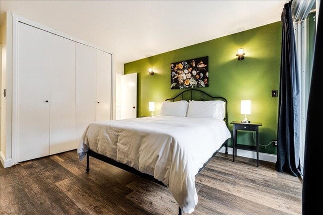 Building Photo - Furnished three bedroom condo on the lake available 2/1/26 - short term rental