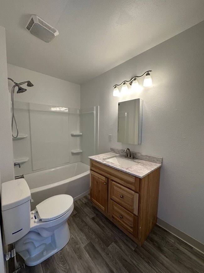 Building Photo - 2 bedroom | 1 bathroom | Single Family | B...