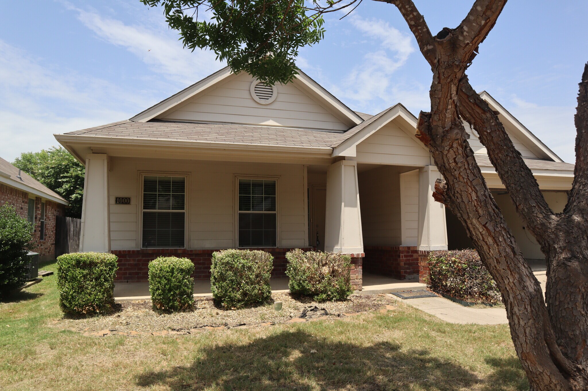Building Photo - 1000 Warbler Ln