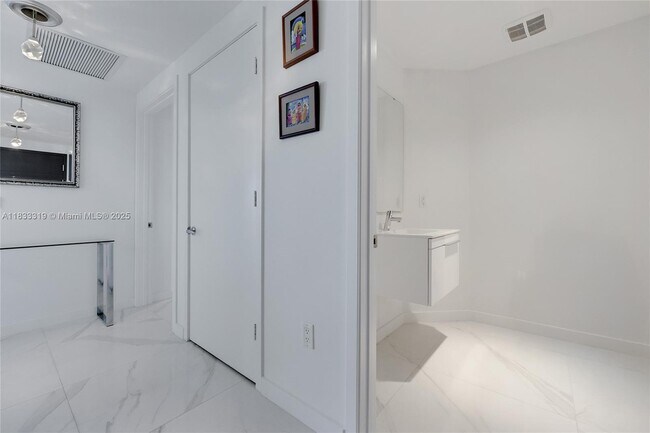 Building Photo - 17301 Biscayne Blvd