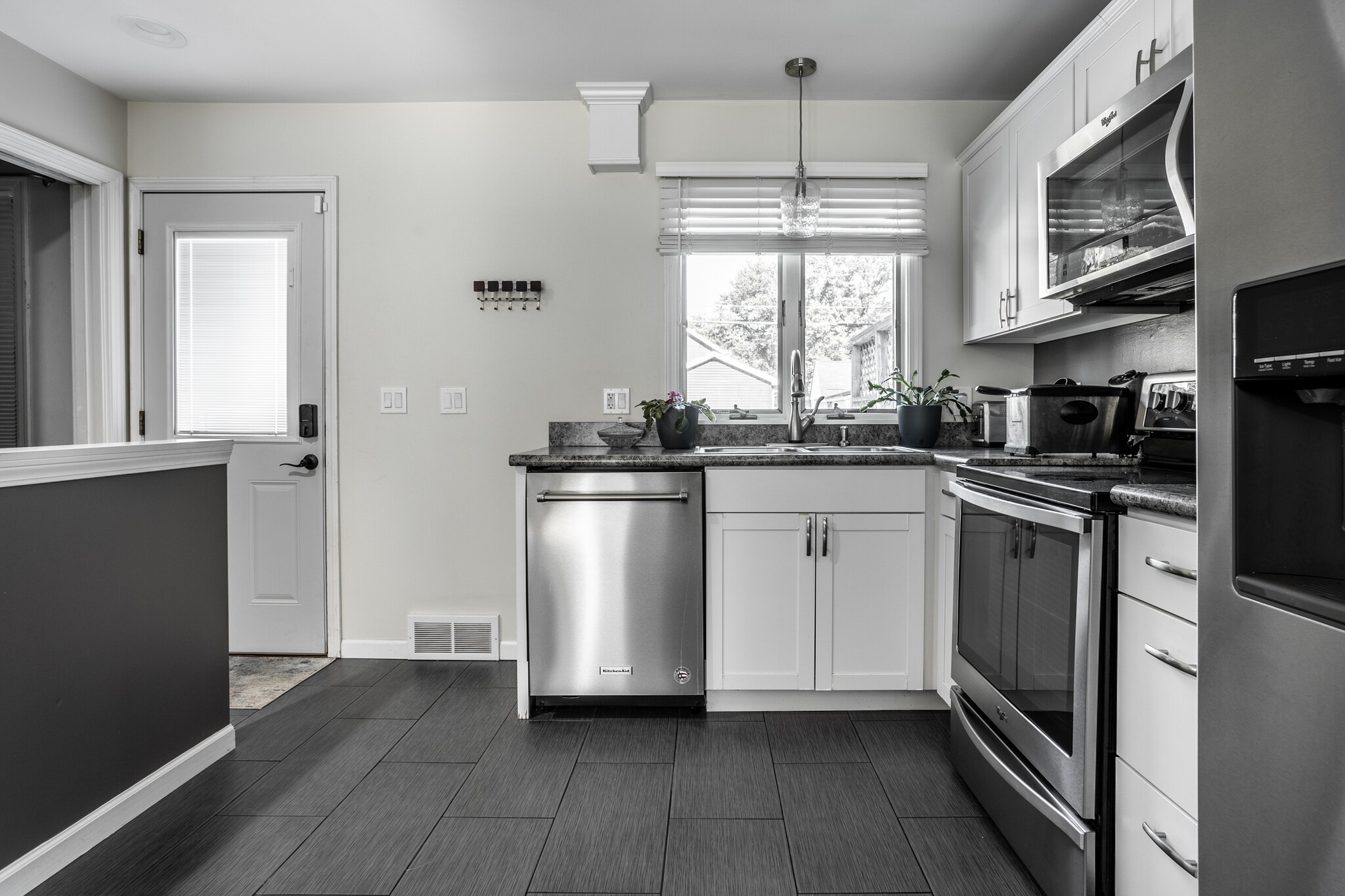 Kitchen - 5860 Primrose Ave