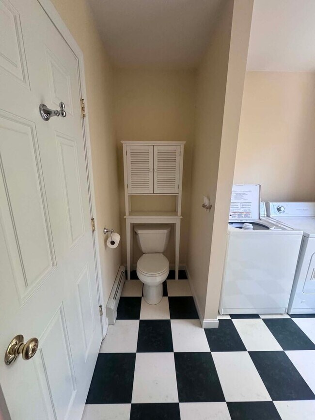 Building Photo - Brunswick Condo End Unit 2BR/1.5BA