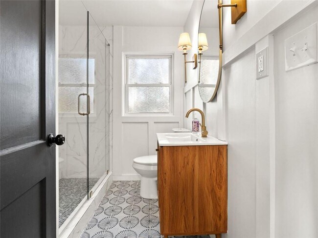 Building Photo - 3452 Beech Dr