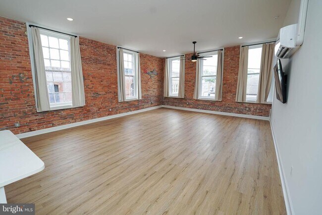 Building Photo - 109 Pearl St