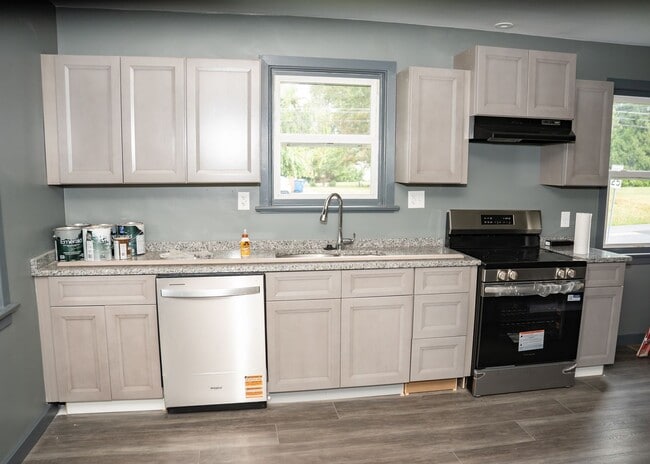 Building Photo - 3950 Locust Grove Rd