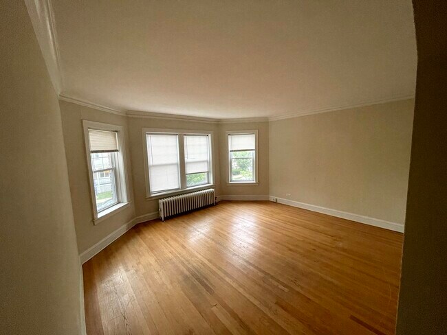 Building Photo - 4044 N Kilbourn Ave