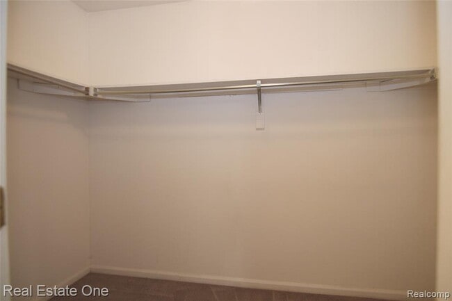 Building Photo - 5590 Greenbriar Dr