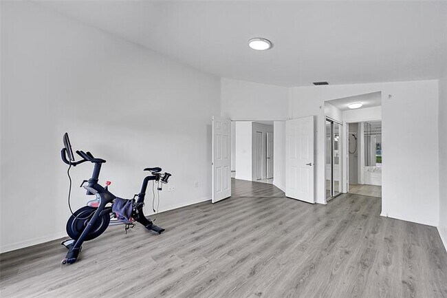 Building Photo - 16417 Sapphire Pl