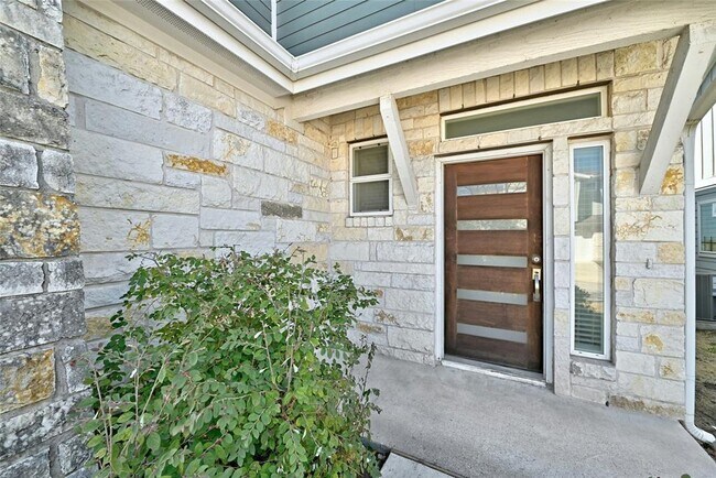 Building Photo - 2308 Hermia St