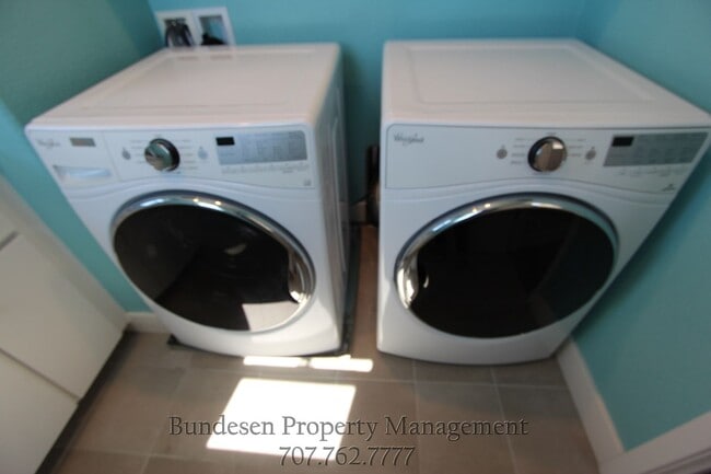 Building Photo - 5350 Kelliann Pl