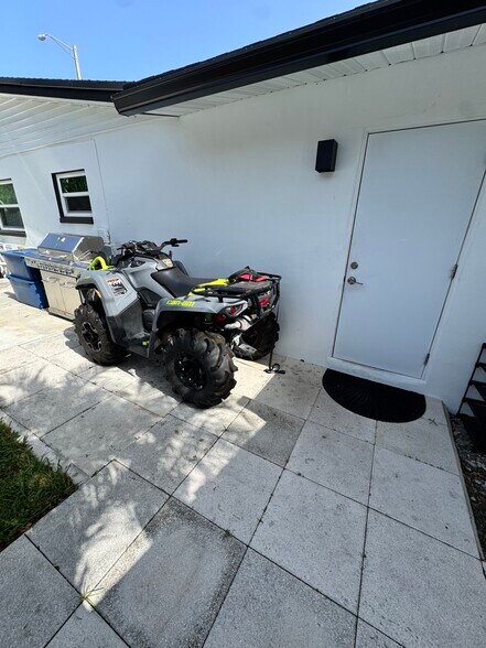 Building Photo - 2161 NW 89th Ter