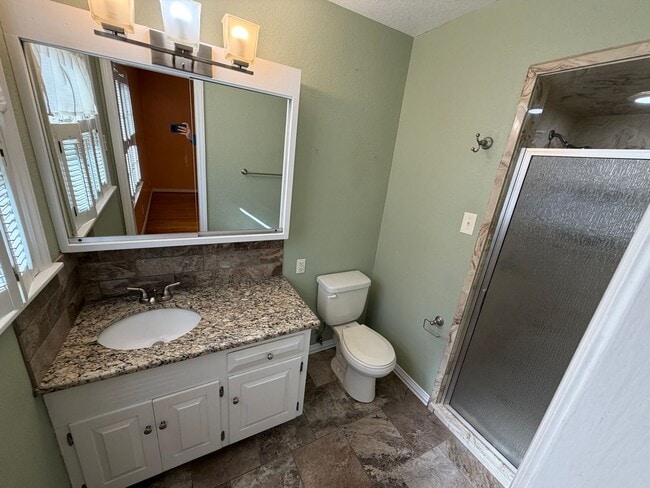 Building Photo - 3500 Patterson Dr