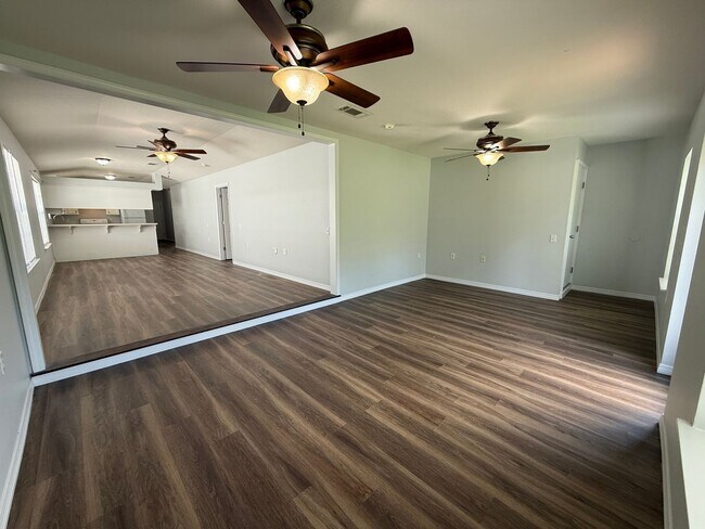 Building Photo - Pensacola - Springfield - 3 bedroom, 2 bathroom