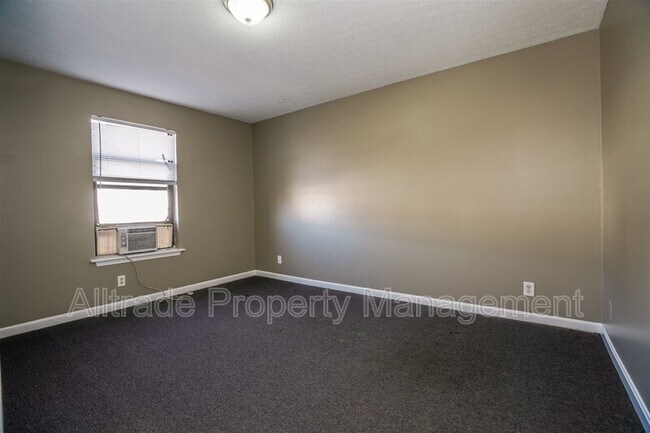 Building Photo - 1315 Huntington Ln