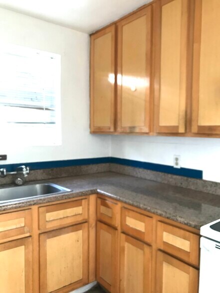 Building Photo - 1402 High St