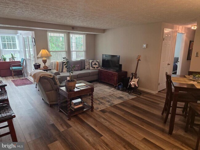 Building Photo - 628 Southern Hills Dr