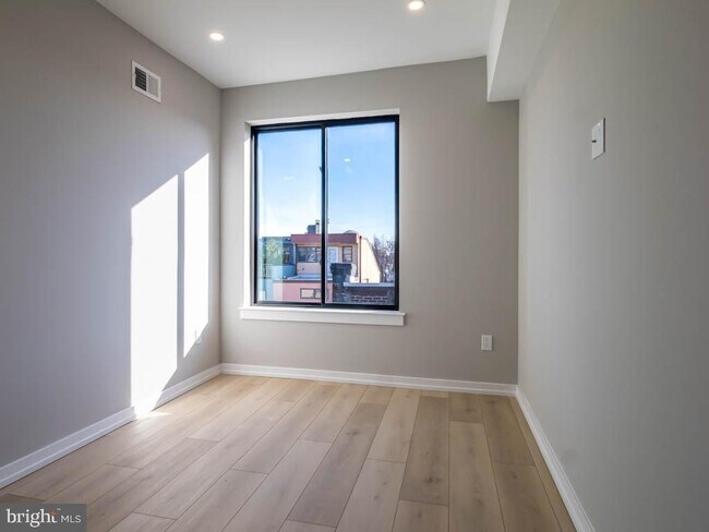 Building Photo - 769 S 10th St