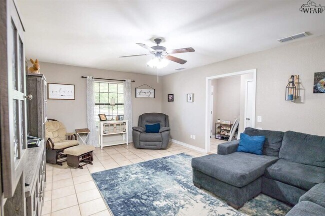 Building Photo - 4925 Big Bend Dr