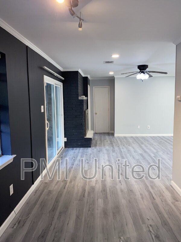 Building Photo - 729 Lisa Ln