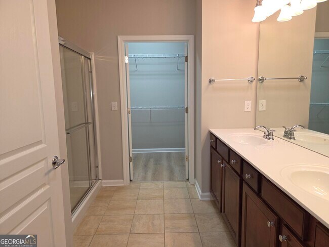 Building Photo - 6105 Longleaf Dr