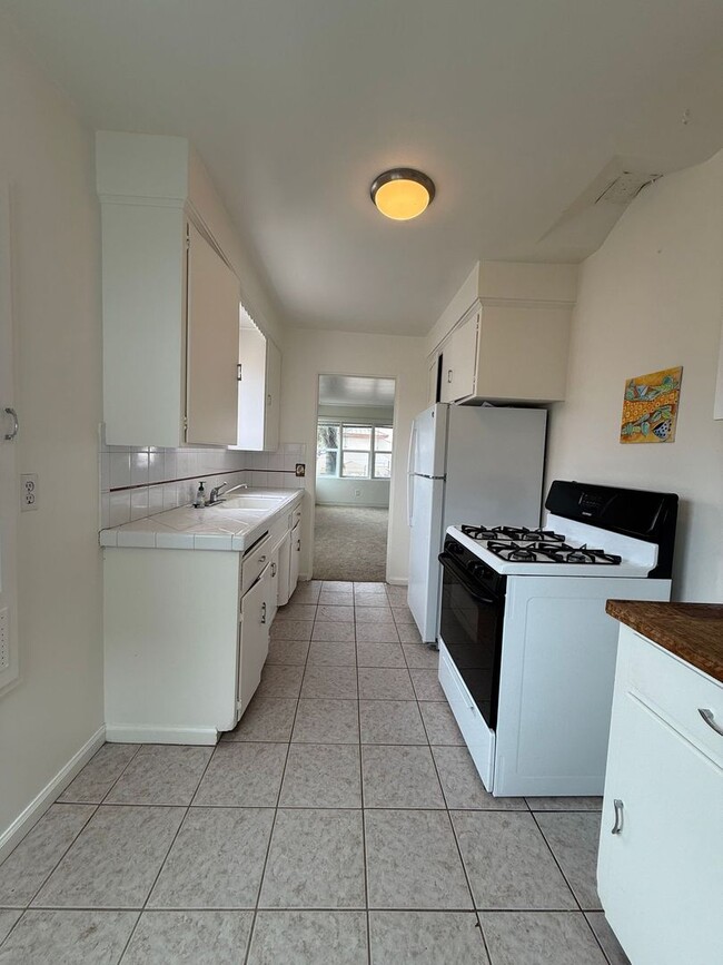 Building Photo - Mission Beach 1 Bedroom