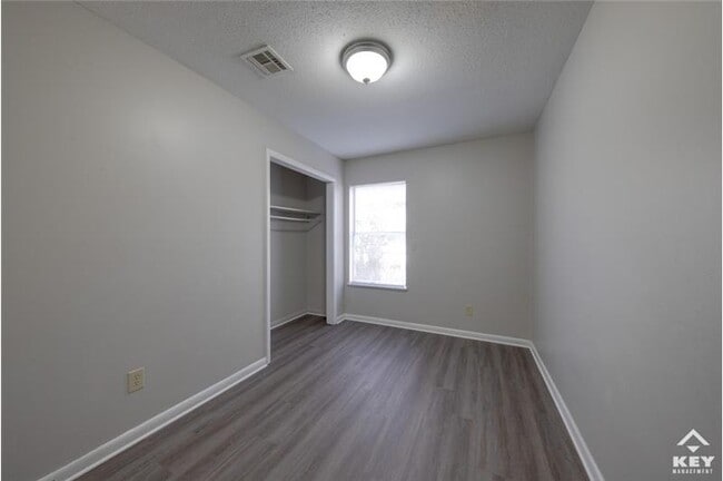 Building Photo - 1324 N Minneapolis St