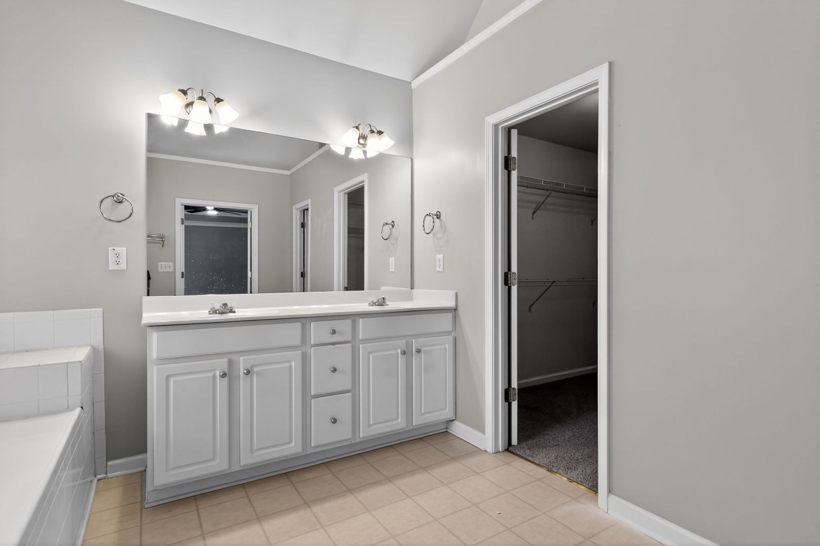 Building Photo - 6108 Vintage Pointe Pl