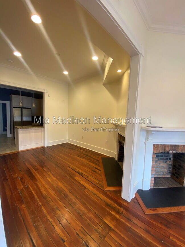 Building Photo - 302 E 33rd St