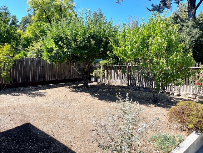 Building Photo - Charming two bedroom home in Mirabel Heights!