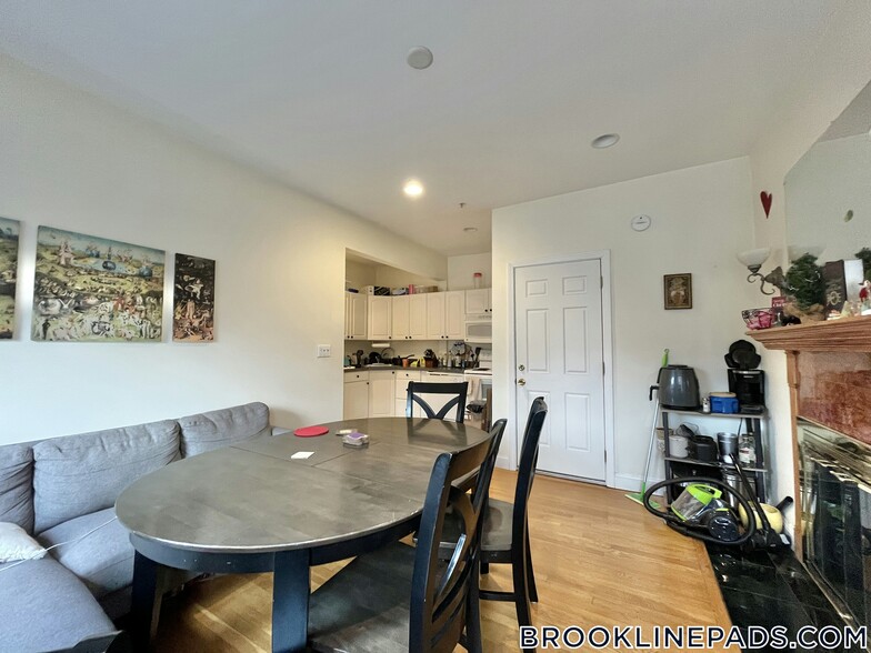 Building Photo - 1801 Beacon St