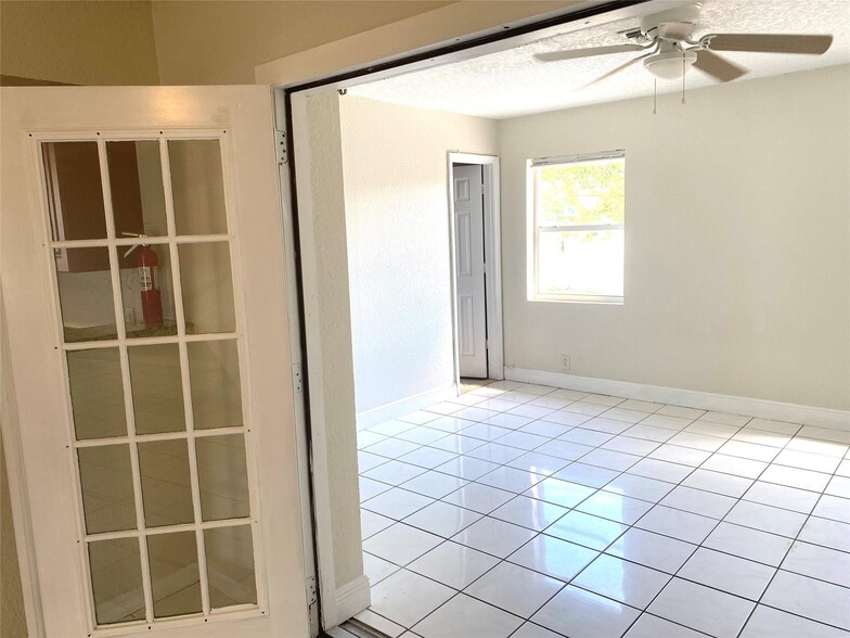 Building Photo - 3770 NE 16th Ave