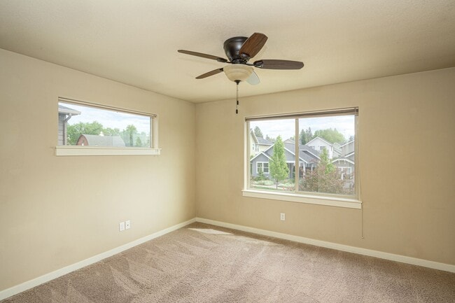 Building Photo - New listing!  Modern, A/C, Washer & Dryer included!