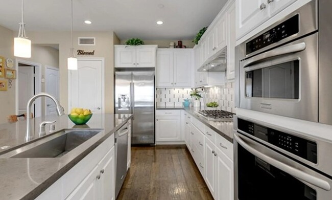 Building Photo - Welcome Home to Brea's Premier Living Expe...