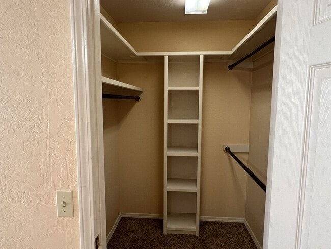 Building Photo - 4 Bedroom Home in SE Springfield!