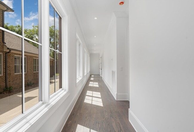 Building Photo - 909B Gale Ln