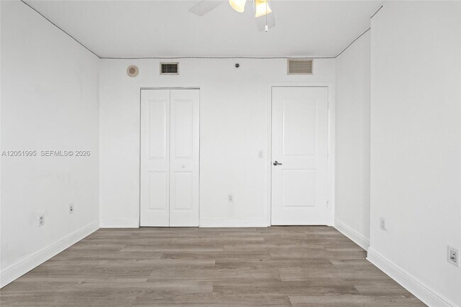 Building Photo - 2681 N Flamingo Rd