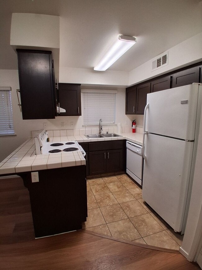 Building Photo - Great Condo for Rent!