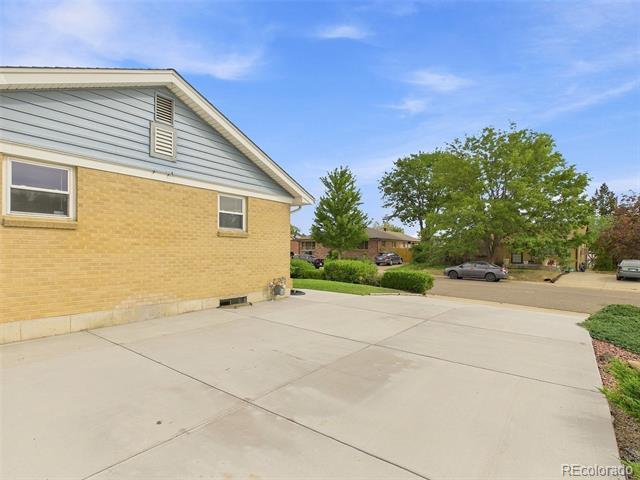 Building Photo - 11305 Downing Dr