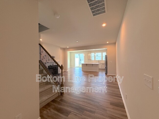 Building Photo - 15622 Little Bluestem St