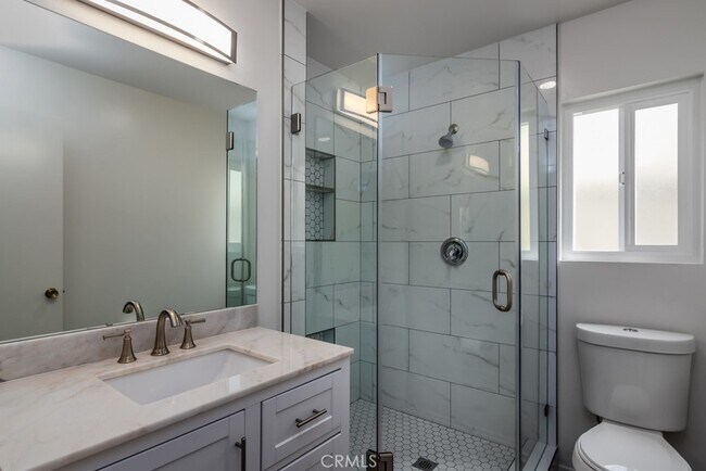 Building Photo - 25040 Everett Dr