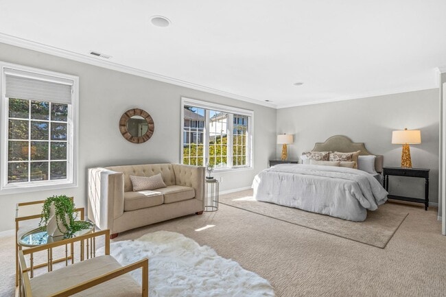 Building Photo - Luxury 4 bed 4 bath home in Lakemont, Bellevue