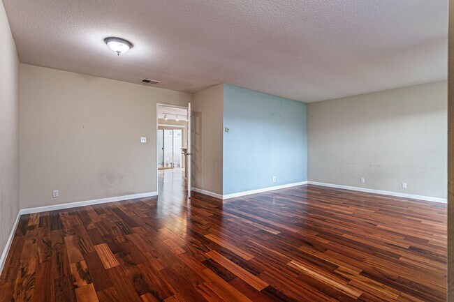 Building Photo - 1017 Kingston Ln