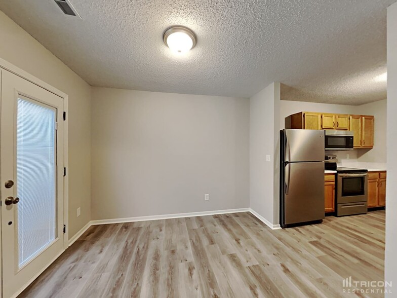 Building Photo - 1679 Long Lake Dr