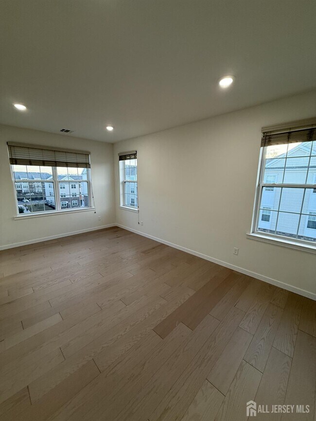 Building Photo - 243 Lohan Dr