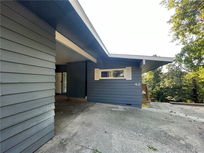 Building Photo - 42 Hope Dr