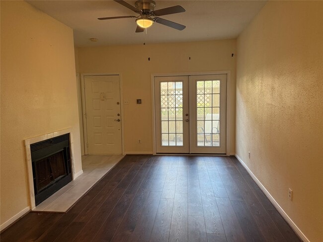 Building Photo - 2121 El Paseo St